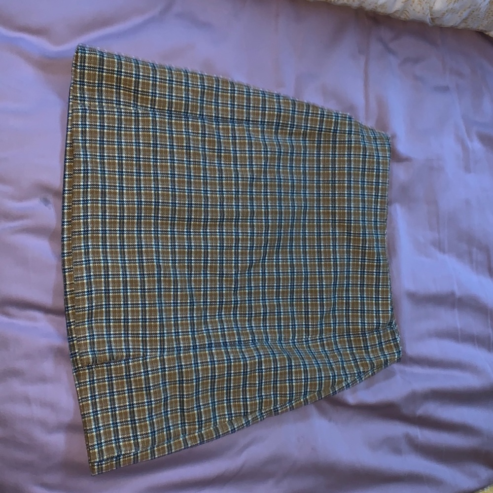 a mini skirt, yellow black and blue